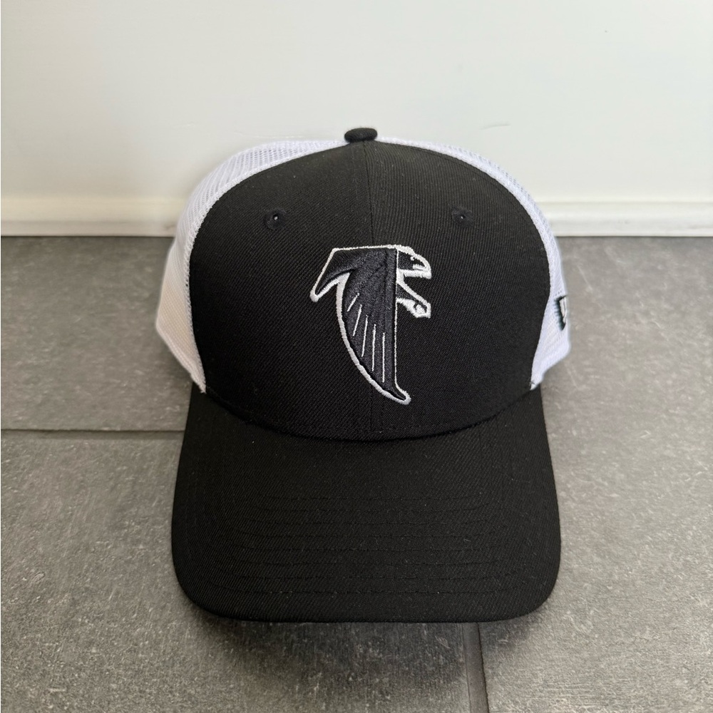 Men’s Atlanta Falcons ‘47 Black and White Adjustable Trucker Hat